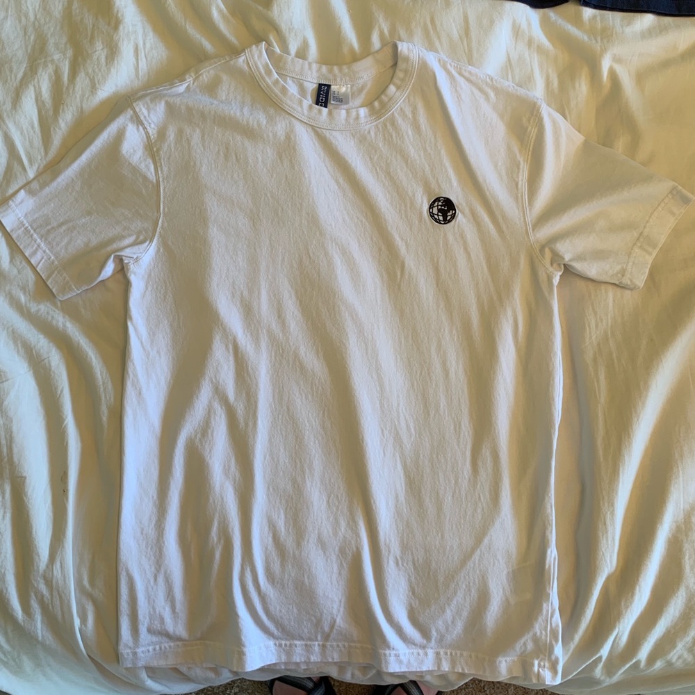 Men’s H&M White Tee with Globe Stitch